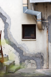 In Wall - On Wall
