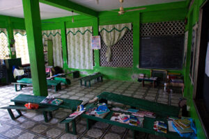 Click to enlarge: Muslim Students, Kalmunai 3 [f/5.6, 1/10 sec, 16mm-e, ISO 1600, Sony A700]