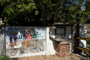 Click to enlarge: Roadside Shrine, Batticaloa [f/9, 1/640 sec, 24mm-e, ISO 200, Sony A700]
