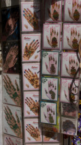 Click to enlarge: Hand Decoration [f/16, 1/400 sec, 22mm-e, ISO 200, Sony A700]