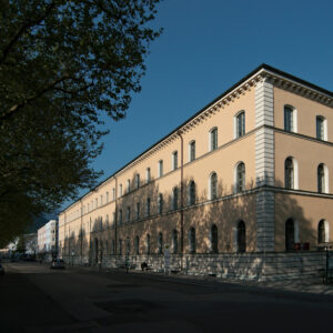 Click to enlarge: Royal Administration Building, vulgo "Beamtenstock" [f/5, 1/1000 sec, 5mm-e, ISO 100, DMC-LX3]