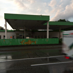 Click to enlarge: Gas Station, Closed [f/7.1, 1/40 sec, 5mm-e, ISO 100, DMC-LX3]