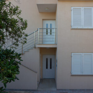 Click to enlarge: Sobre Facade [f/11, 1/60 sec, 16mm-e, ISO 200, Sony A700]