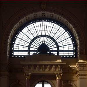 Click to enlarge: Keleti Train Station [f/5, 1/125 sec, 26mm-e, ISO 400, Sony A700]