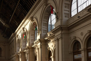 Click to enlarge: More From Keleti 2 [f/5, 1/250 sec, 40mm-e, ISO 400, Sony A700]