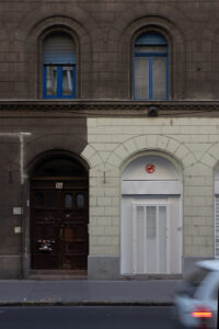 Click to enlarge: Round Archs [f/14, 1/15 sec, 28mm-e, ISO 400, Sony A700]