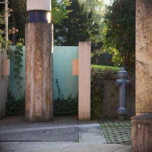 Click to enlarge: Columns [f/9, 1/40 sec, 40mm-e, ISO 200, Sony A700]