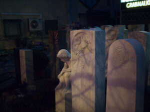 Click to enlarge: Tomb Art - Grabmalkunst [f/1.7, 1/30 sec, 40mm-e, ISO 1600, DMC-G3]