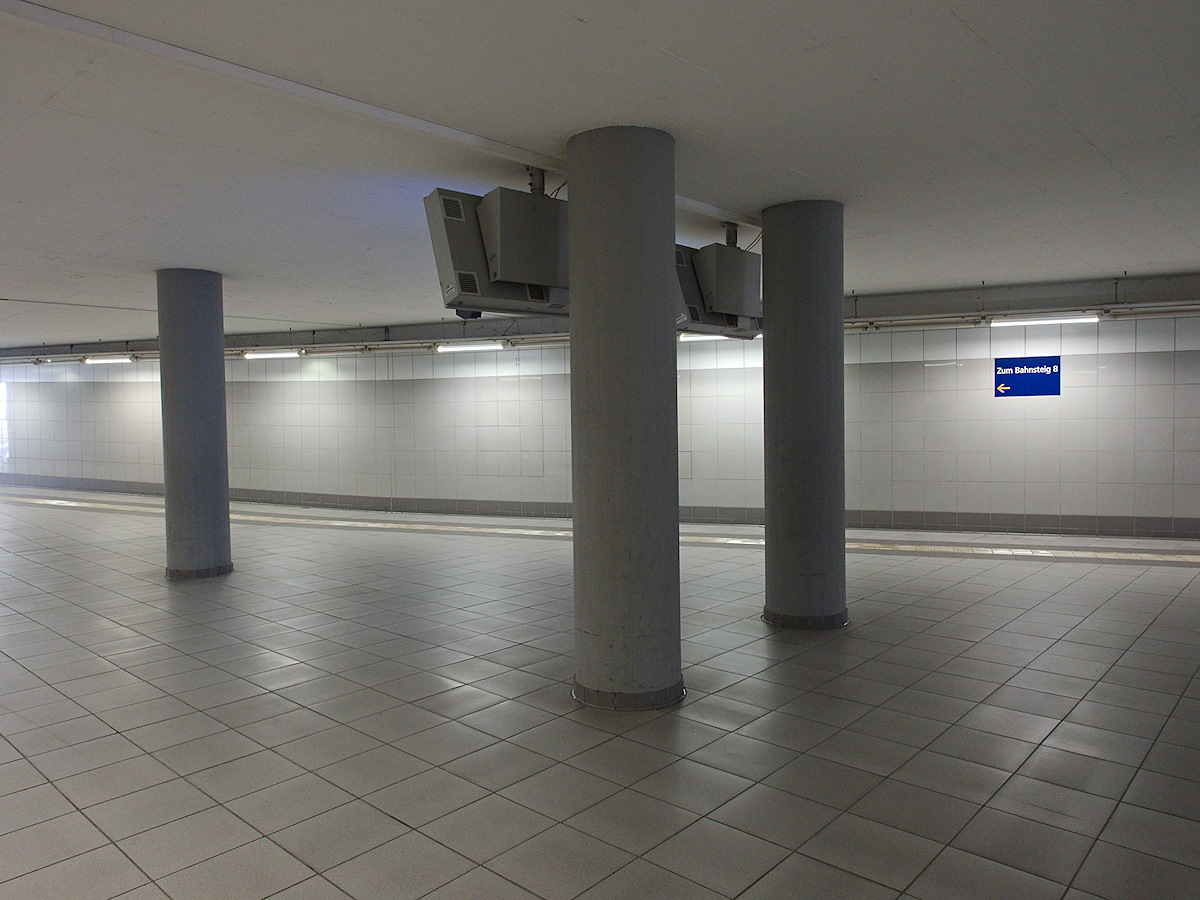 To The Platform – Zum Bahnsteig