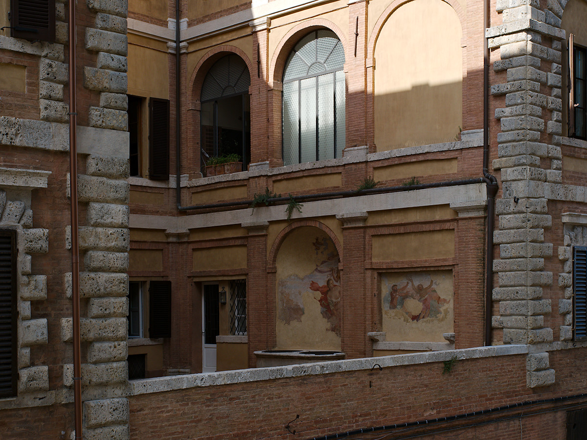 Fresco al Balcony