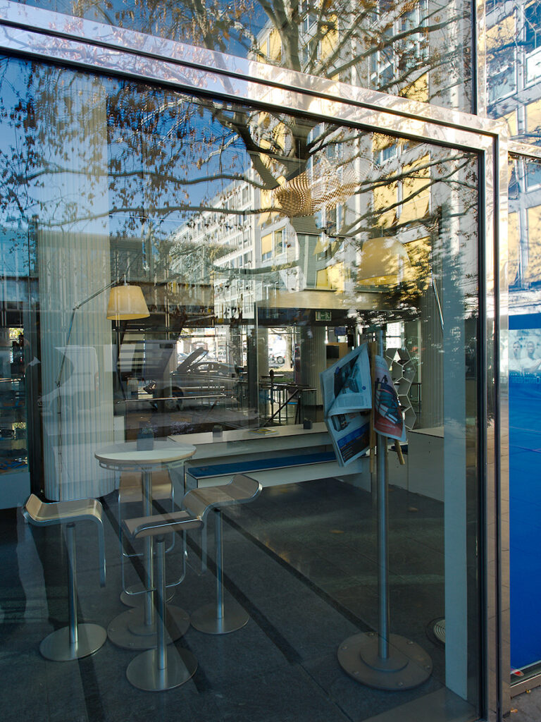 BMW Pavillion, Servant's Entrance