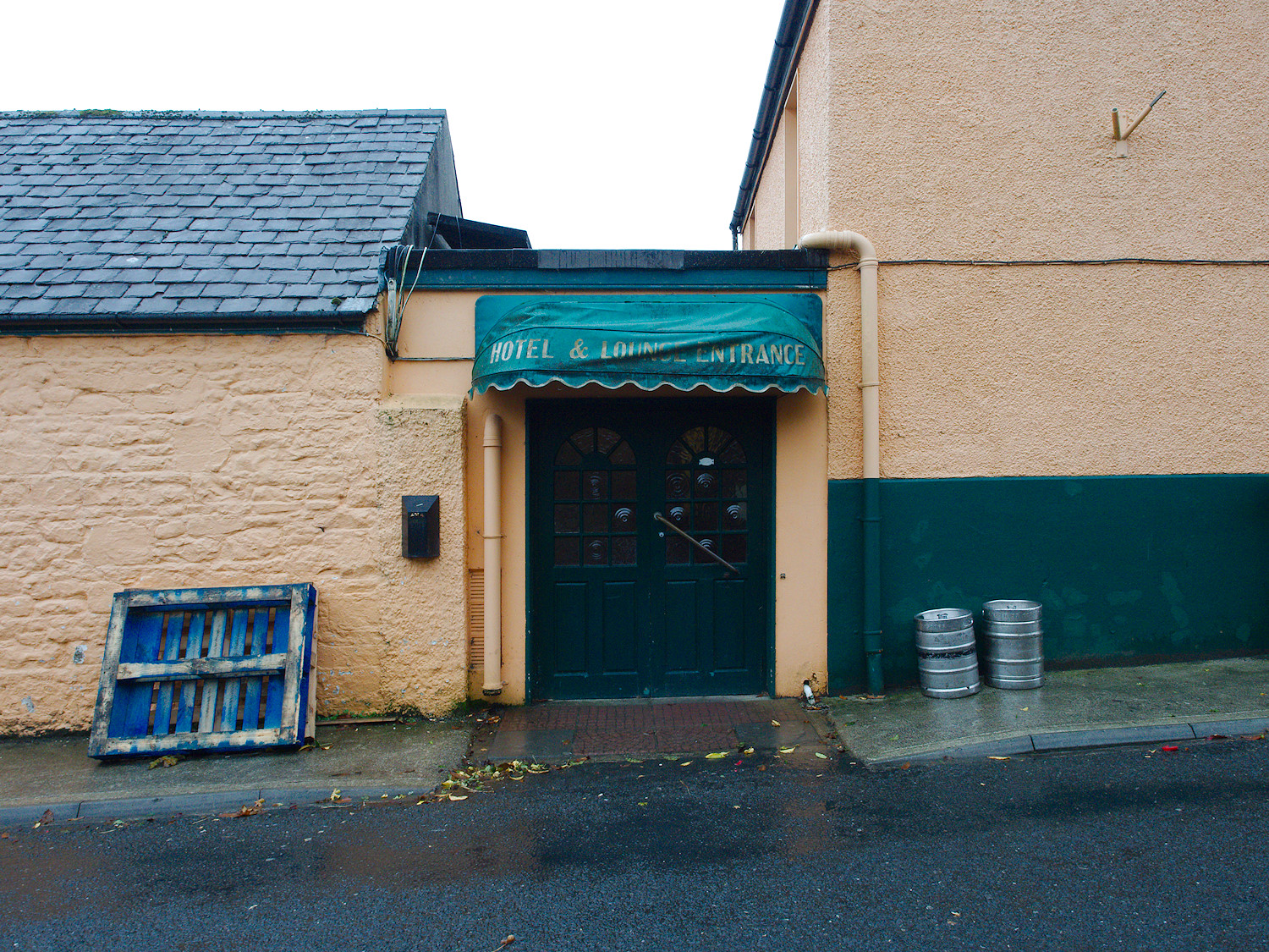 Hotel & Lounge Entrance