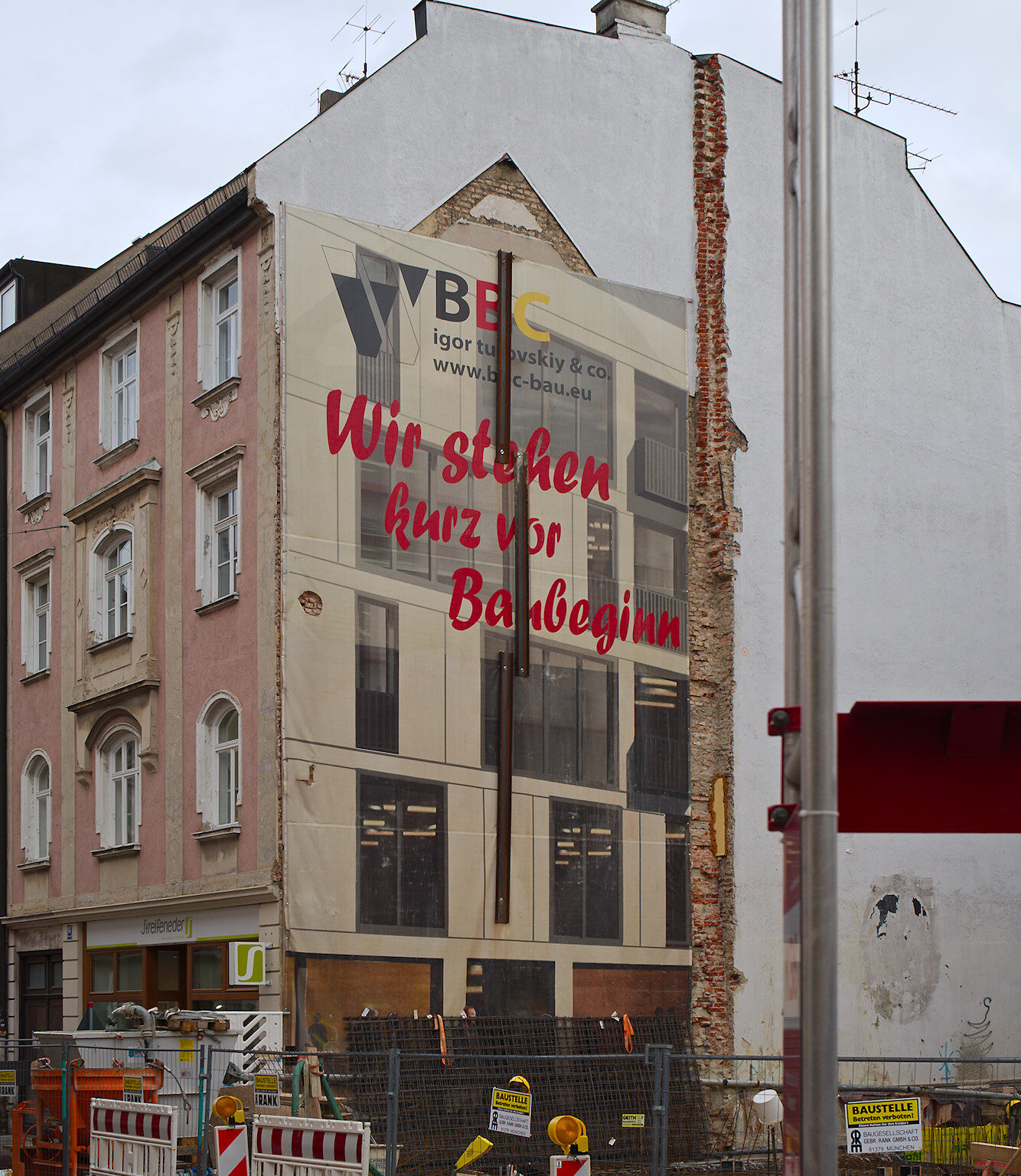 Mural-type Camouflage