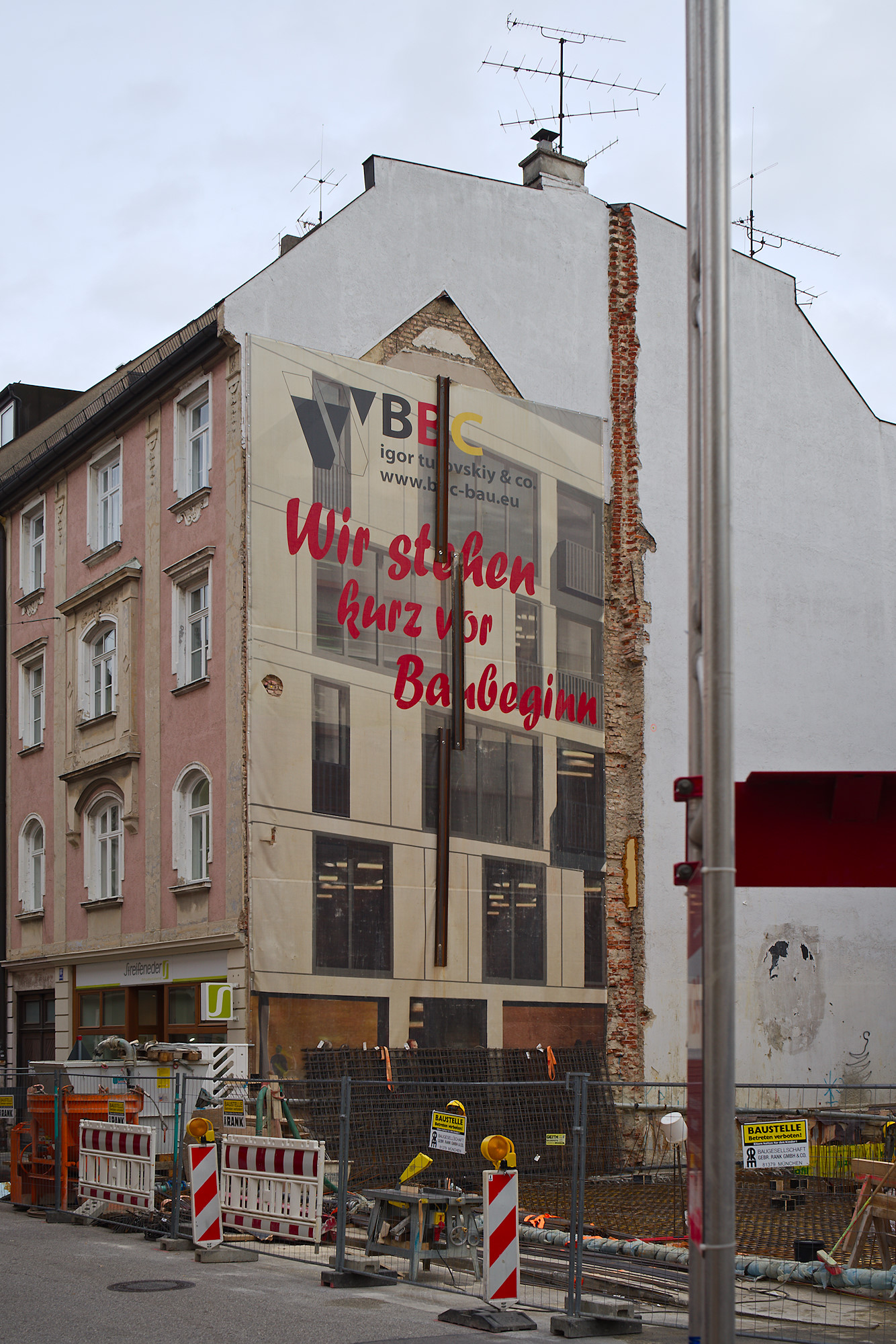 Mural-type Camouflage