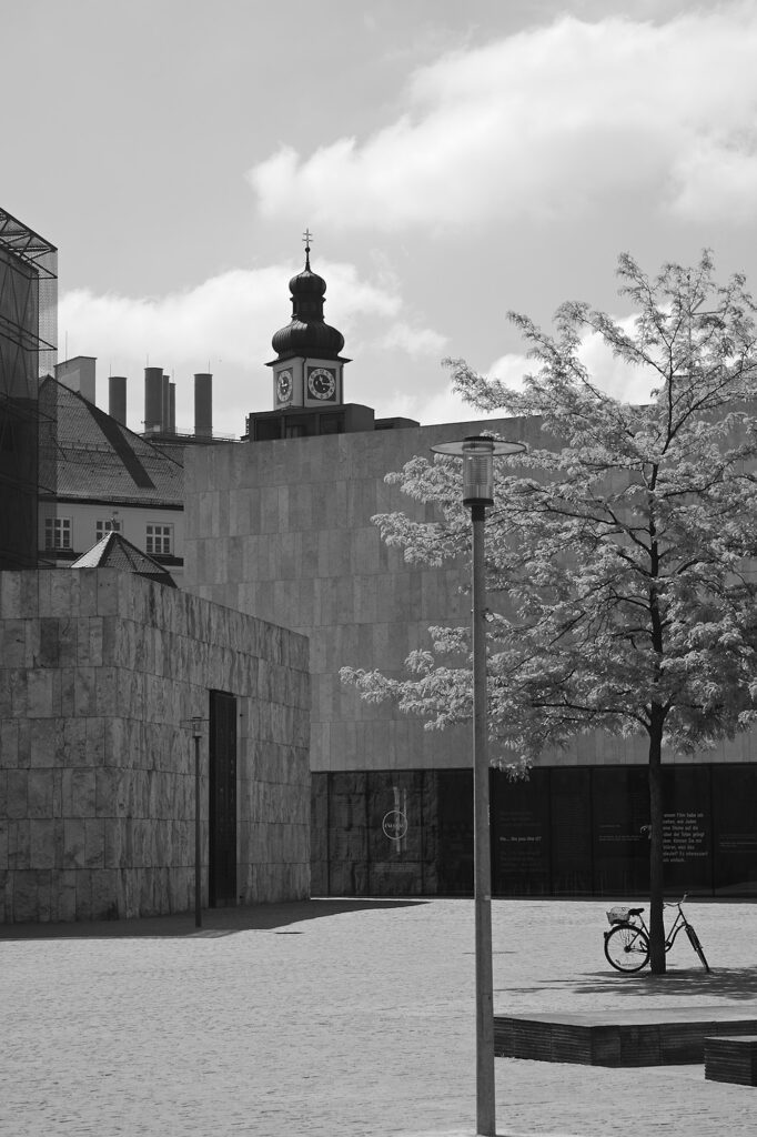 The Trinity, St. Sebastiansplatz, Munich, Black & White, Pentax-M 2.0 85mm, Urban, , the Seven