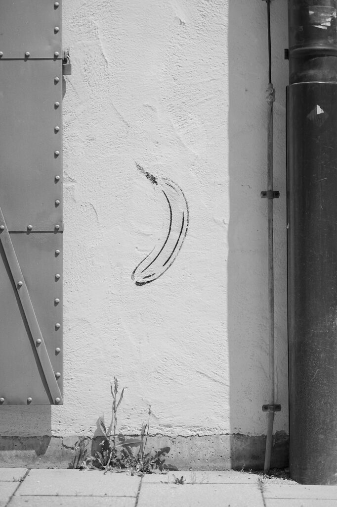 Banana Graffiti, Bezirksteil Angerviertel, Munich, geotagged, Black & White, Graffiti, Urban, Weese Weeds