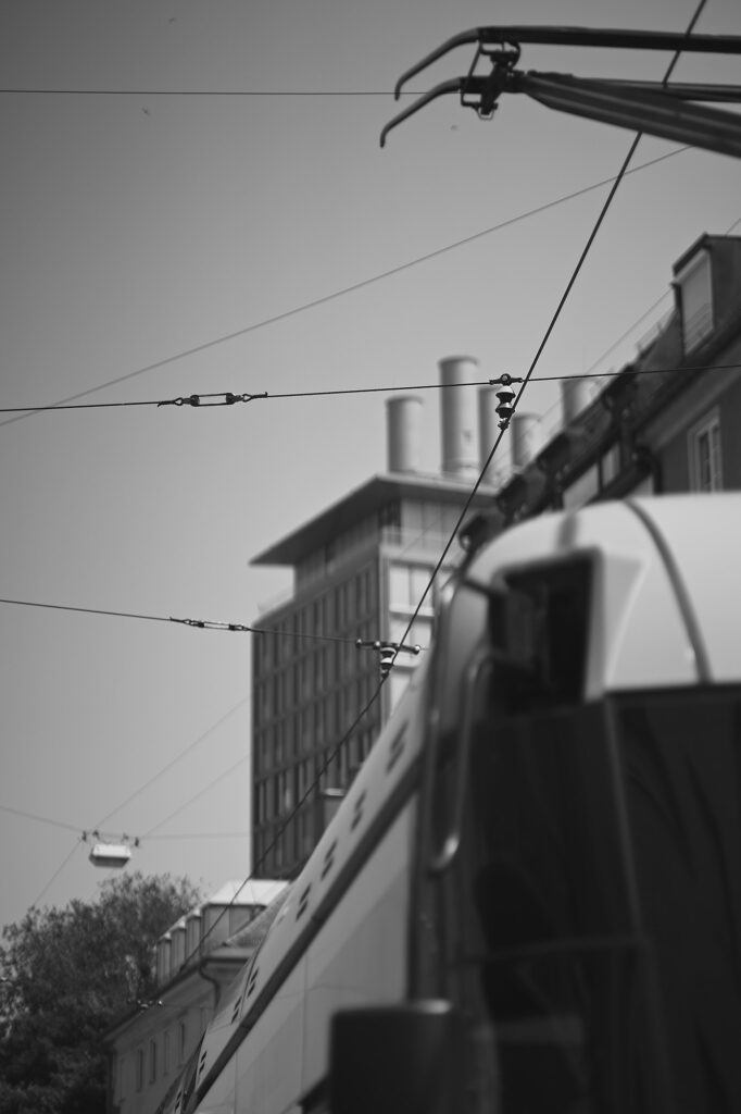 Electrified, Müllerstraße 30, Munich, geotagged, Black & White, Pentax-M 2.0 85mm, The Seven, Urban