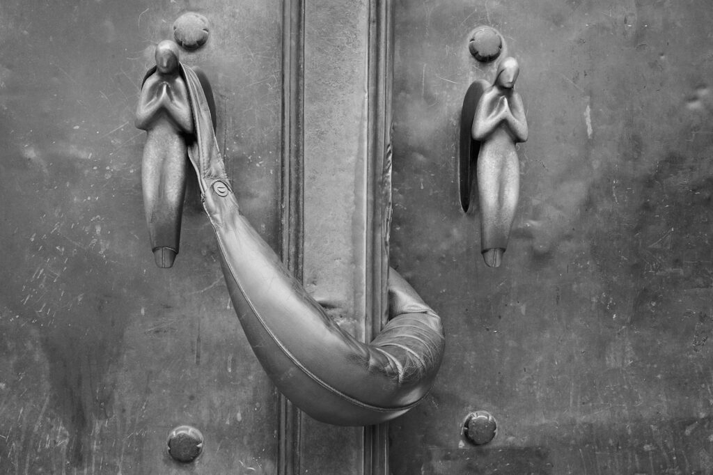 Keeping the Door open, Bürgersaalkirche, Munich, Black & White