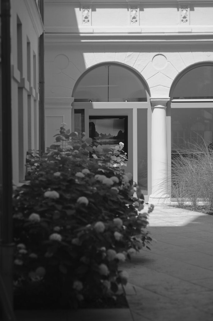 Oasis of Illusions, Bezirksteil Angerviertel, Munich, geotagged, Black & White, Pentax-M 2.0 85mm, Urban