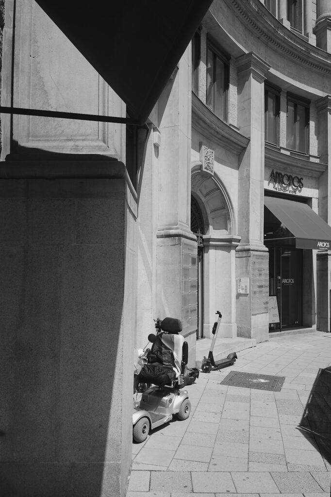 Old + Young, Promenadenplatz, Munich, Black & White, Urban