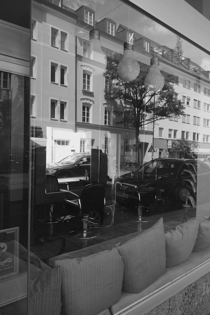 Take a Seat, Fraunhoferstr., Munich, Black & White, Urban