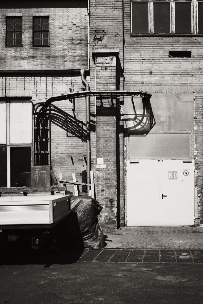 Electricity on Detour, Wilhelminenhofstraße, Berlin, geotagged, Black & White, Common Places, Urban