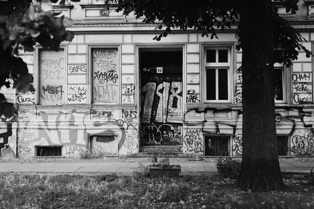 Graffiti N<sup>o</sup> 46, Skalitzer Straße 46A, Berlin, geotagged, Black & White, Common Places, Graffiti, Urban