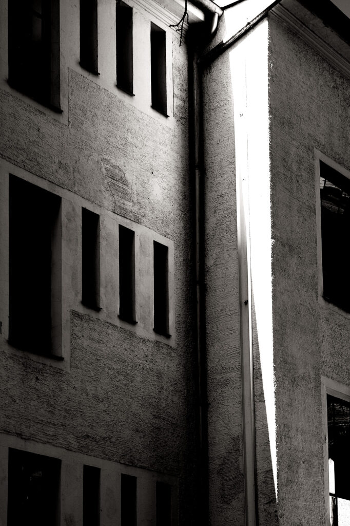 Sun Wedge, Klenzestraße, Munich, Black & White, Urban