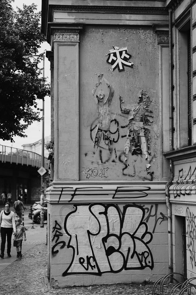 Volleyball Ghosts, Skalitzer Straße 45, Berlin, geotagged, Common Places, Graffiti, Urban