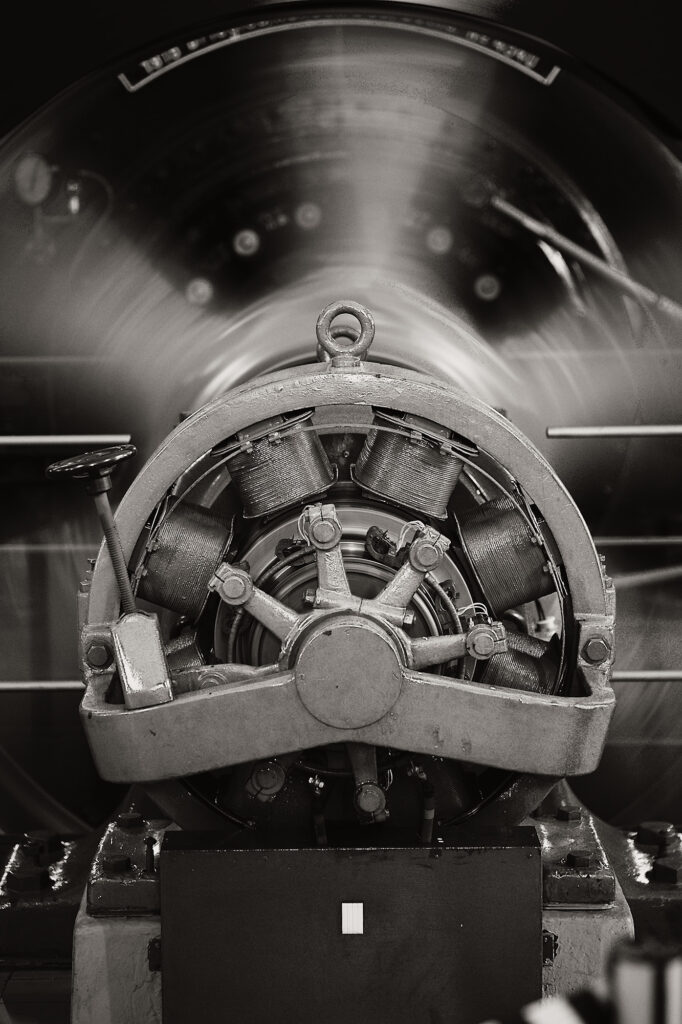 Running, Saalachkraftwerk,, Soleleitungsw, Bad Reichenhall, geotagged, Black & White, Urban