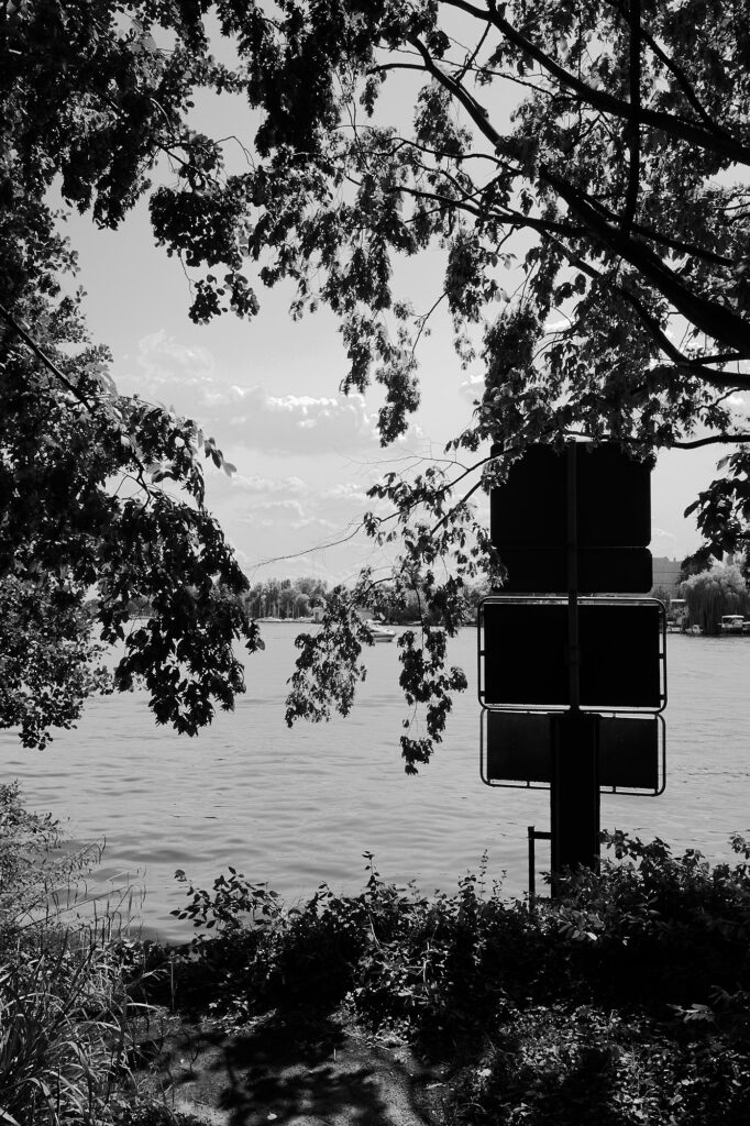 Signs of Civilisation, Schloßgarten Köpenick, Berlin, geotagged, Black & White, Common Places, Urban