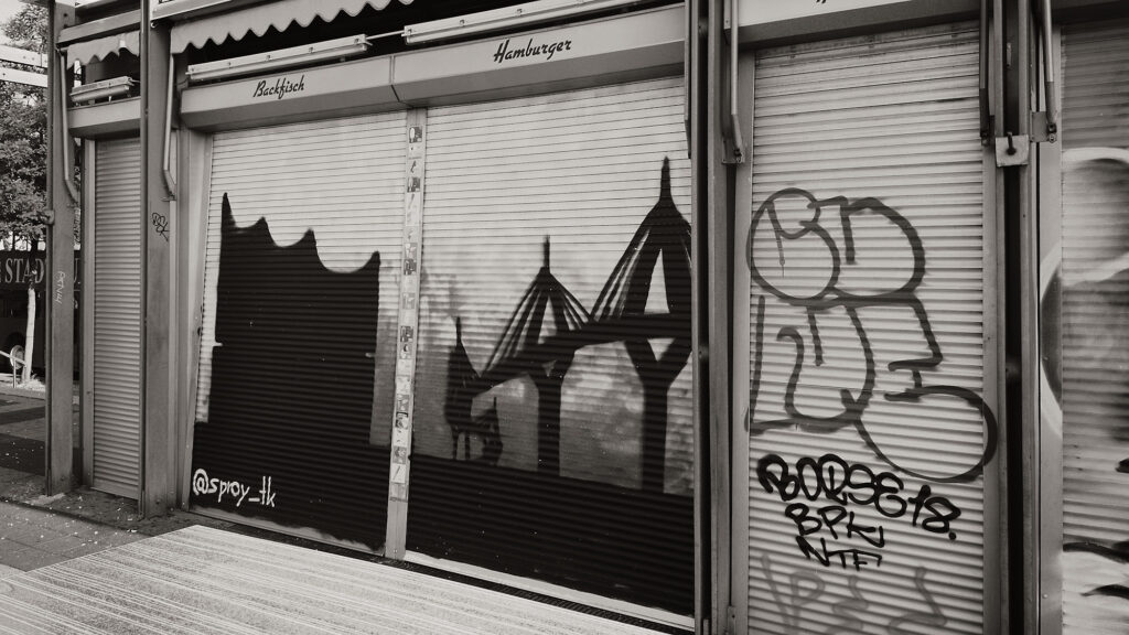 Elphi close by, St. Pauli, Hamburg, geotagged, Black & White, Common Places, Graffiti, Urban
