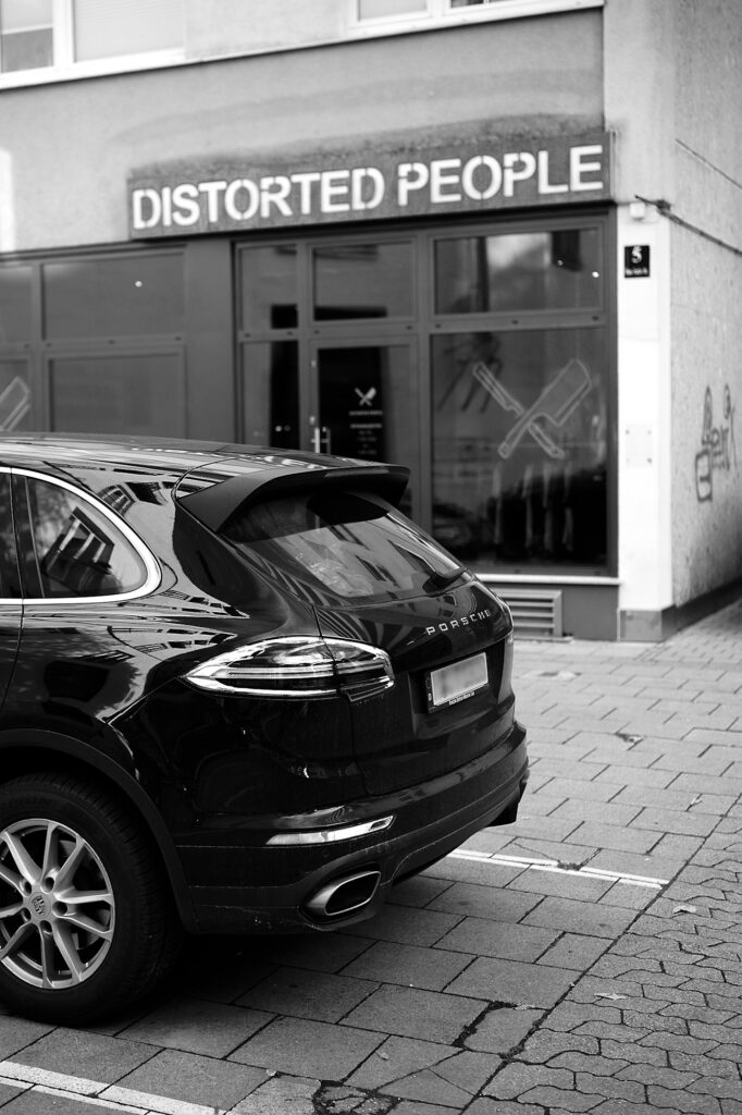 Greta would agree, Hans-Sachs-Str, Munich, Black & White, Urban