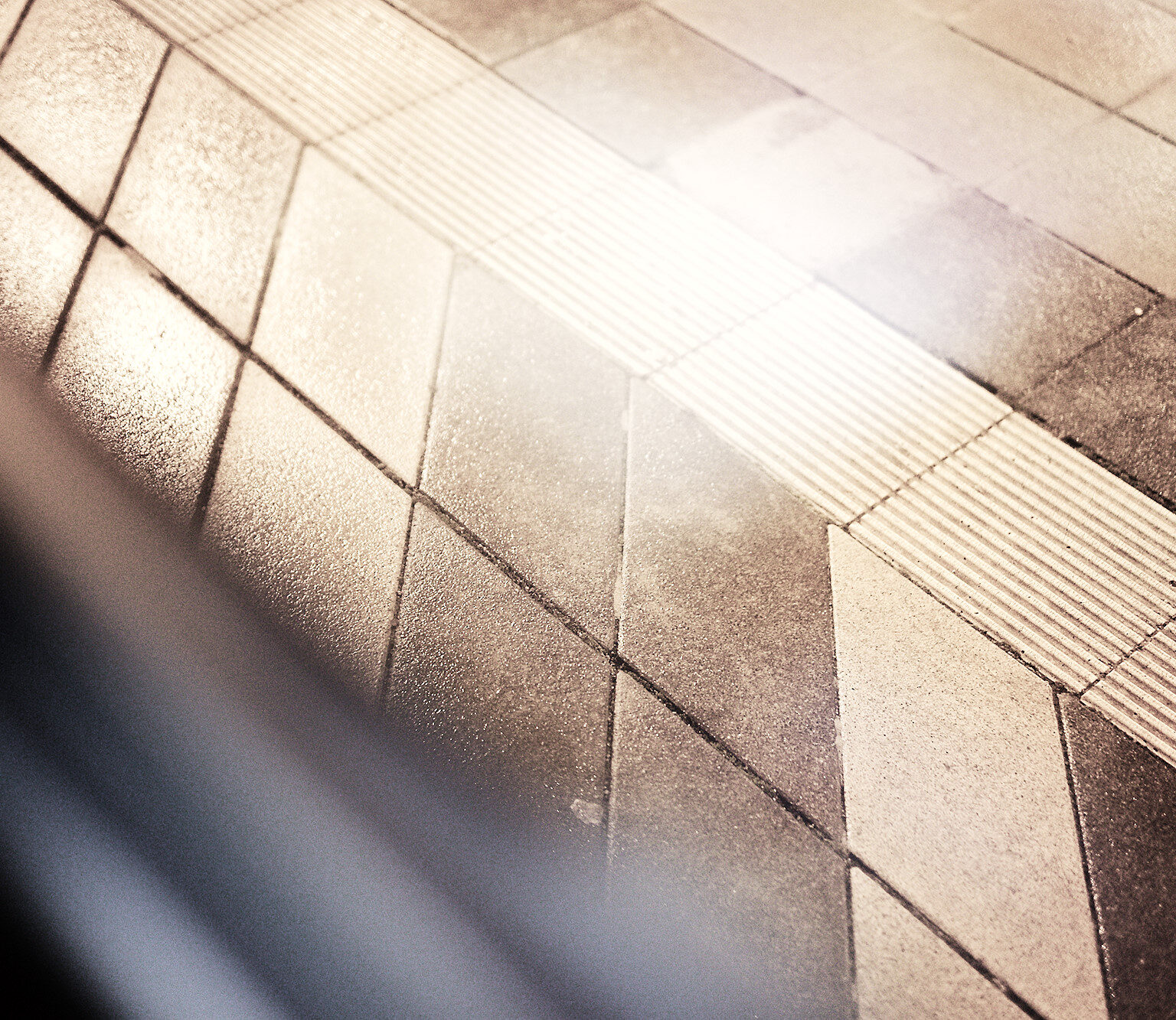Paving Stone Dynamics