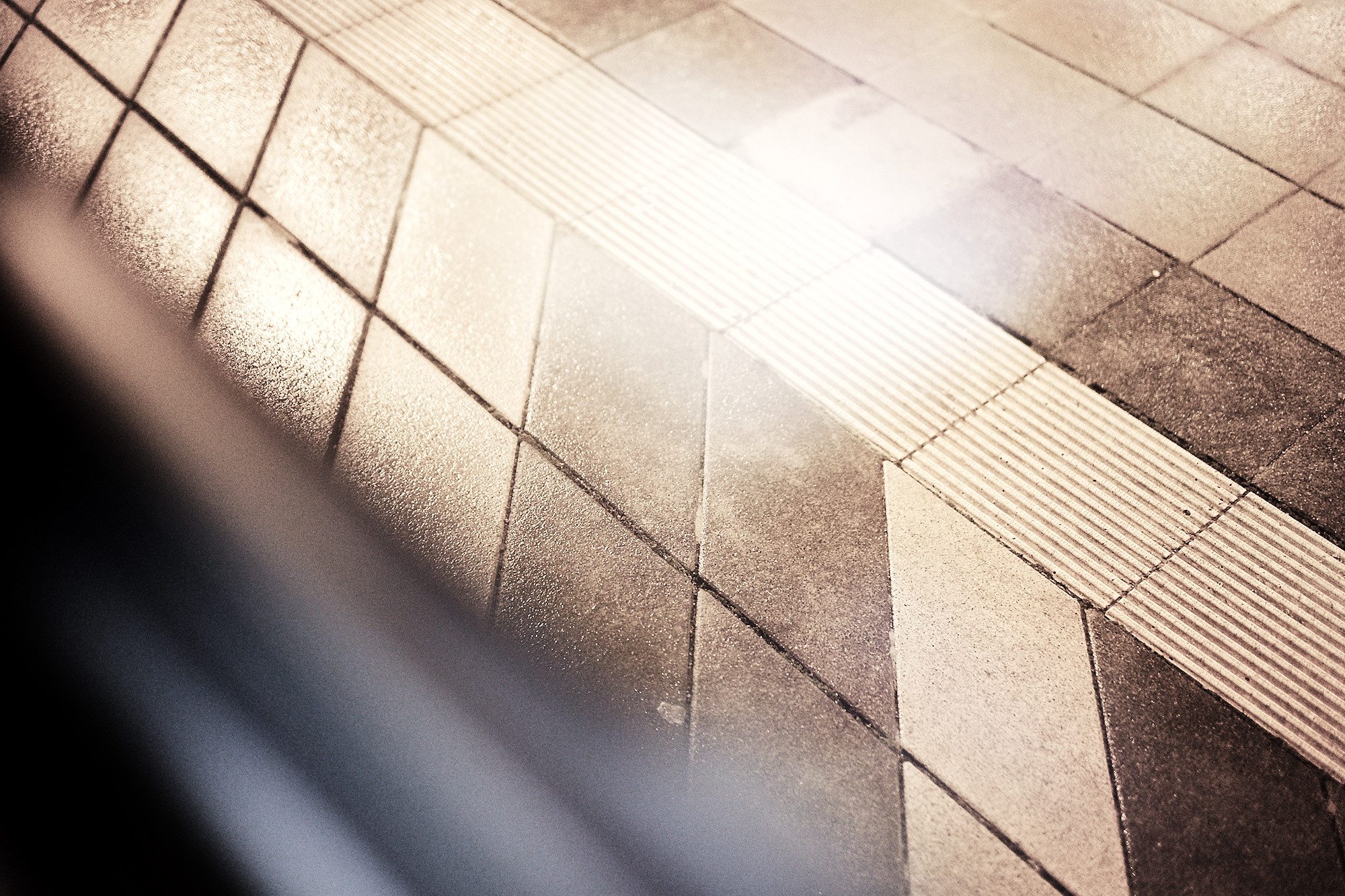 Paving Stone Dynamics