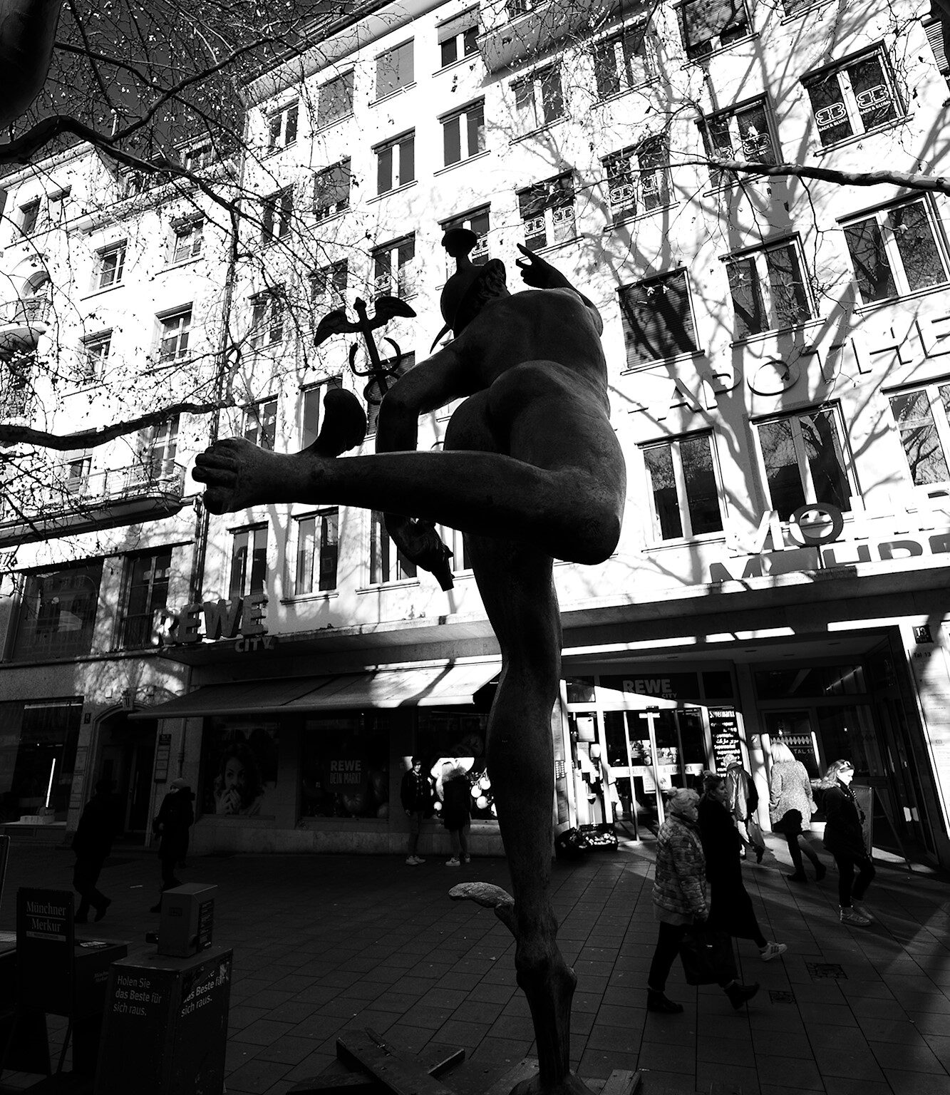 Hermes, taking off