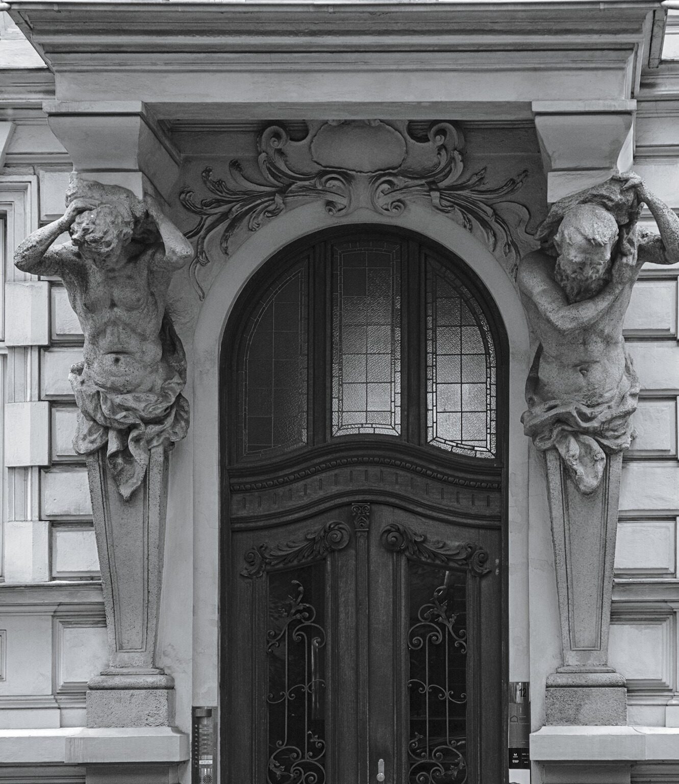 Karyatides