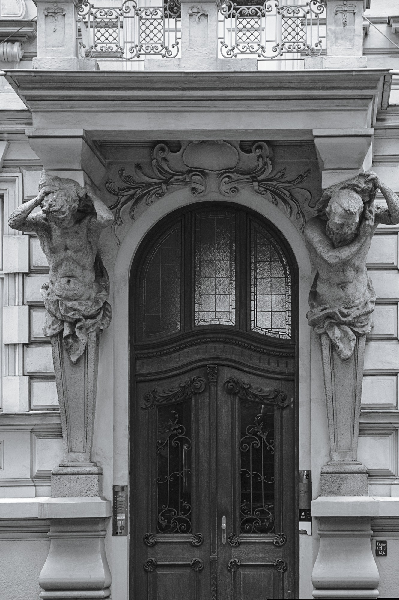 Karyatides