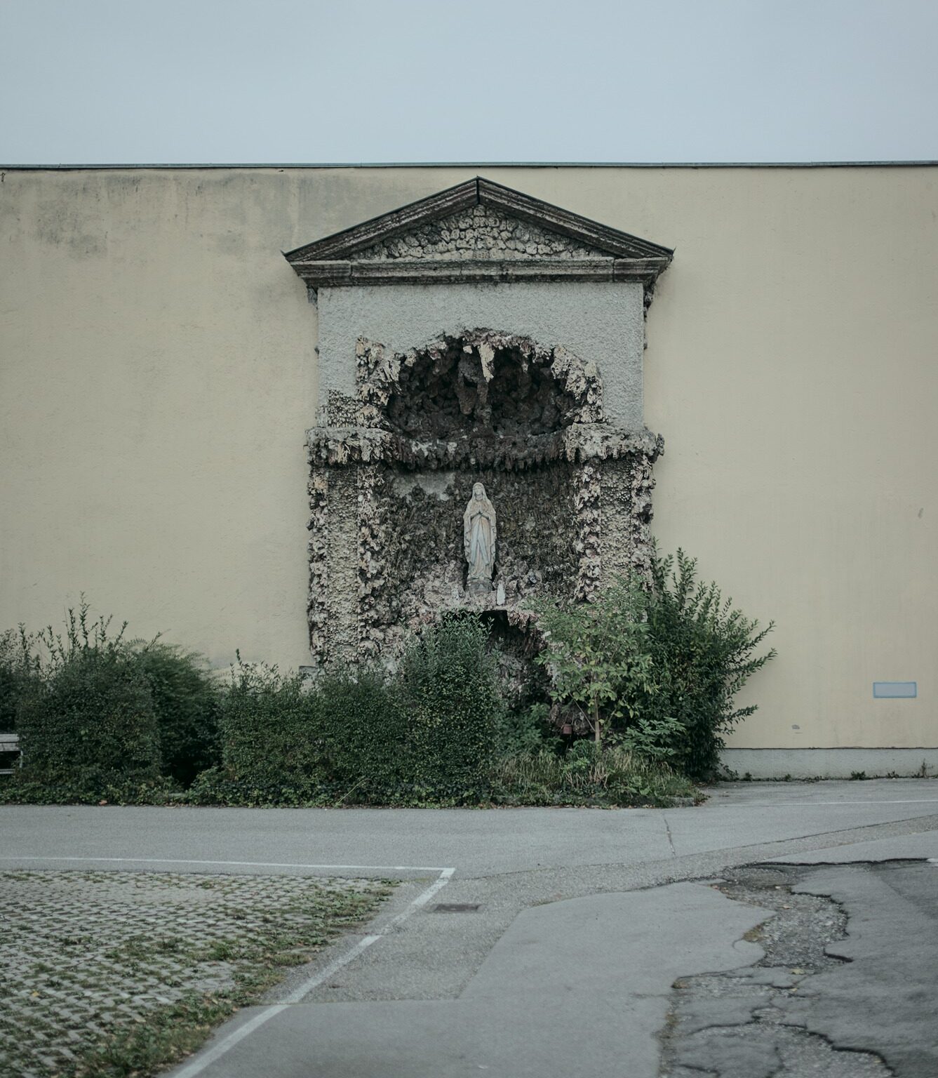Lourdes Grotto, unexpected