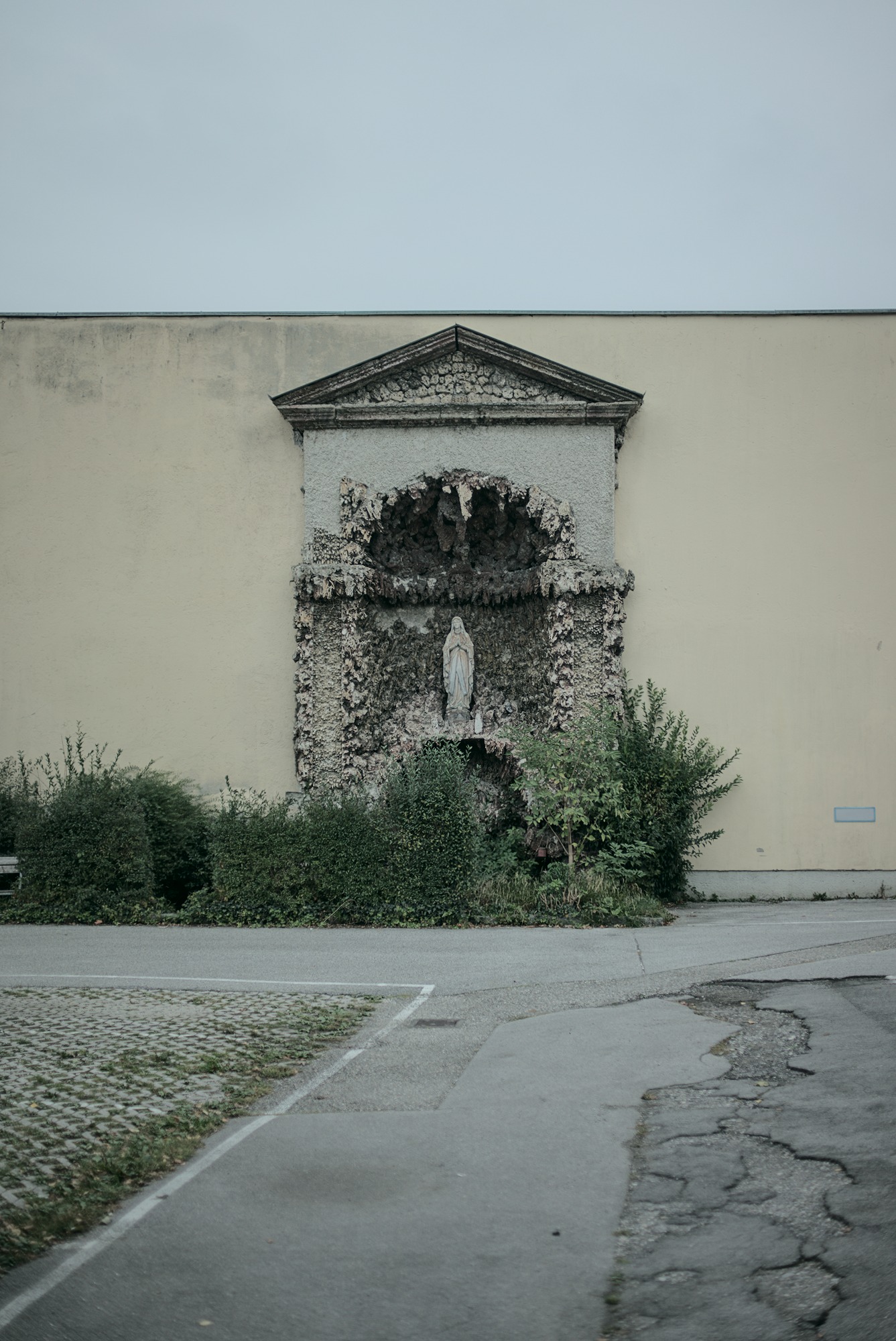 Lourdes Grotto, unexpected