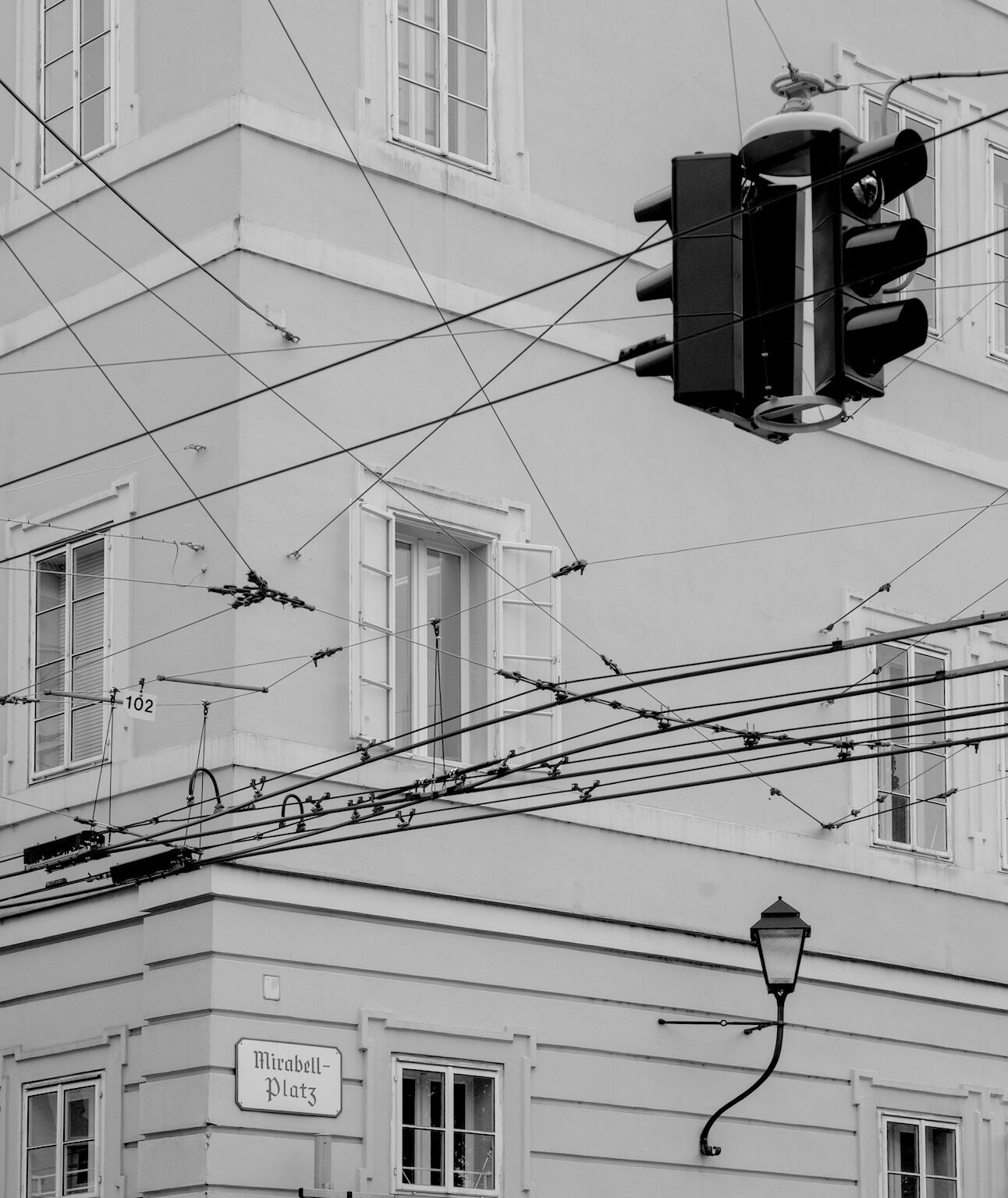 Traffic Light dominating Mirabellplatz