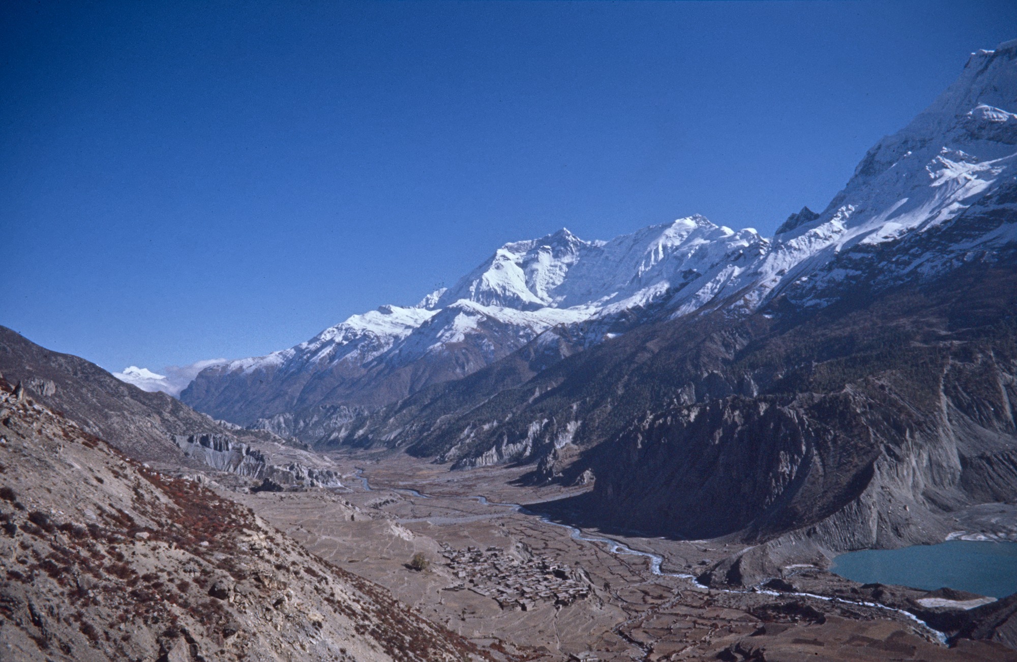 Leaving Manang for the Thorong La