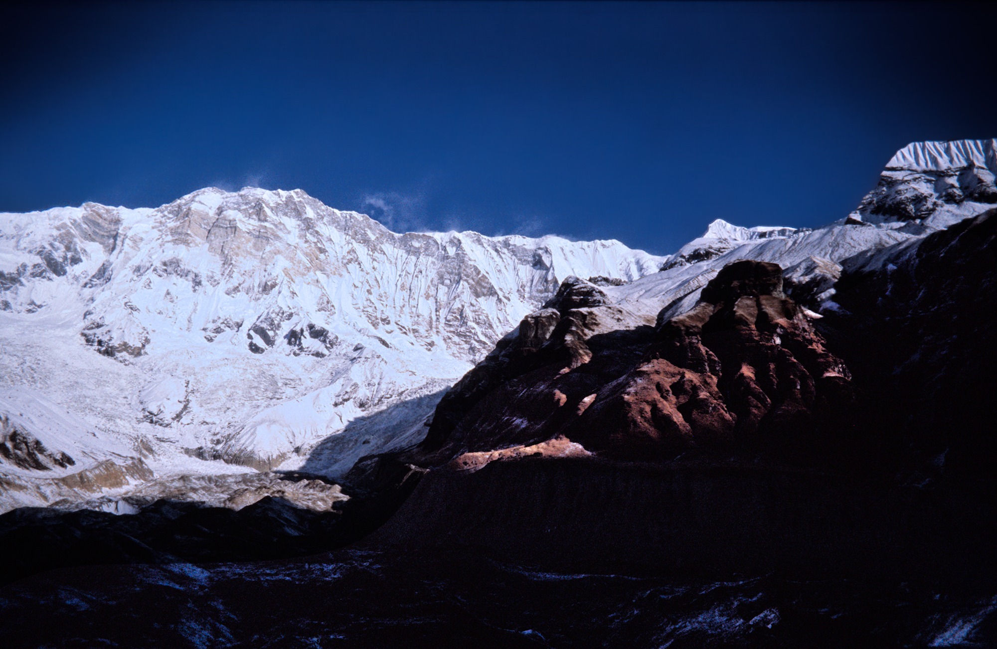 Looking 4000m upwards to the Peak