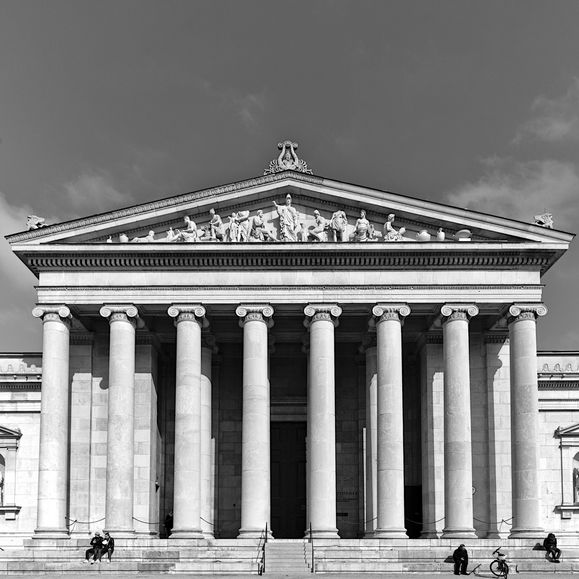 Athena as Protector of the plastic Arts