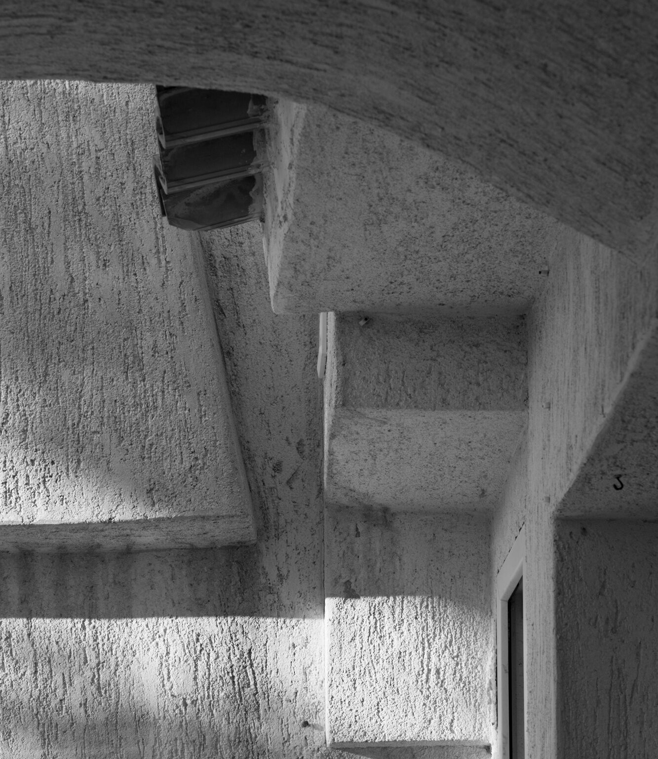 Symphony for six Recesses and one Screw Hook
