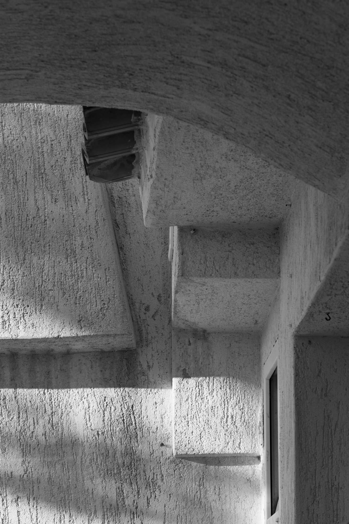 Symphony for six Recesses and one Screw Hook