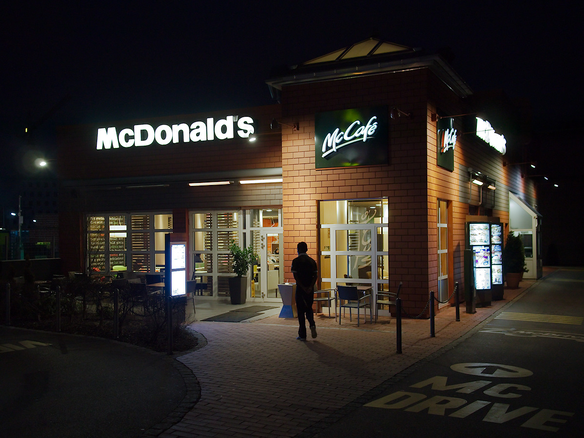 Night Life – Mc Café