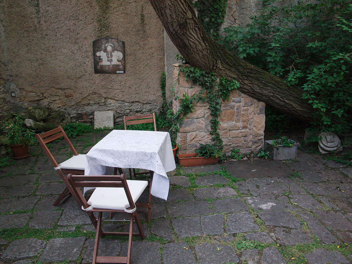 The Caf&eacute;’s Garden