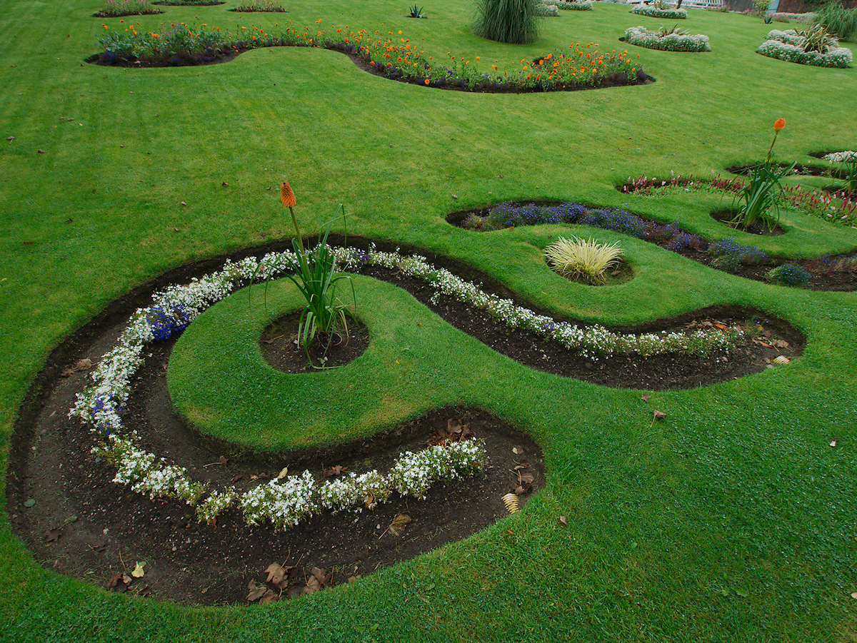 Kylemore Victorian Garden 2: Patterns On The Lawn
