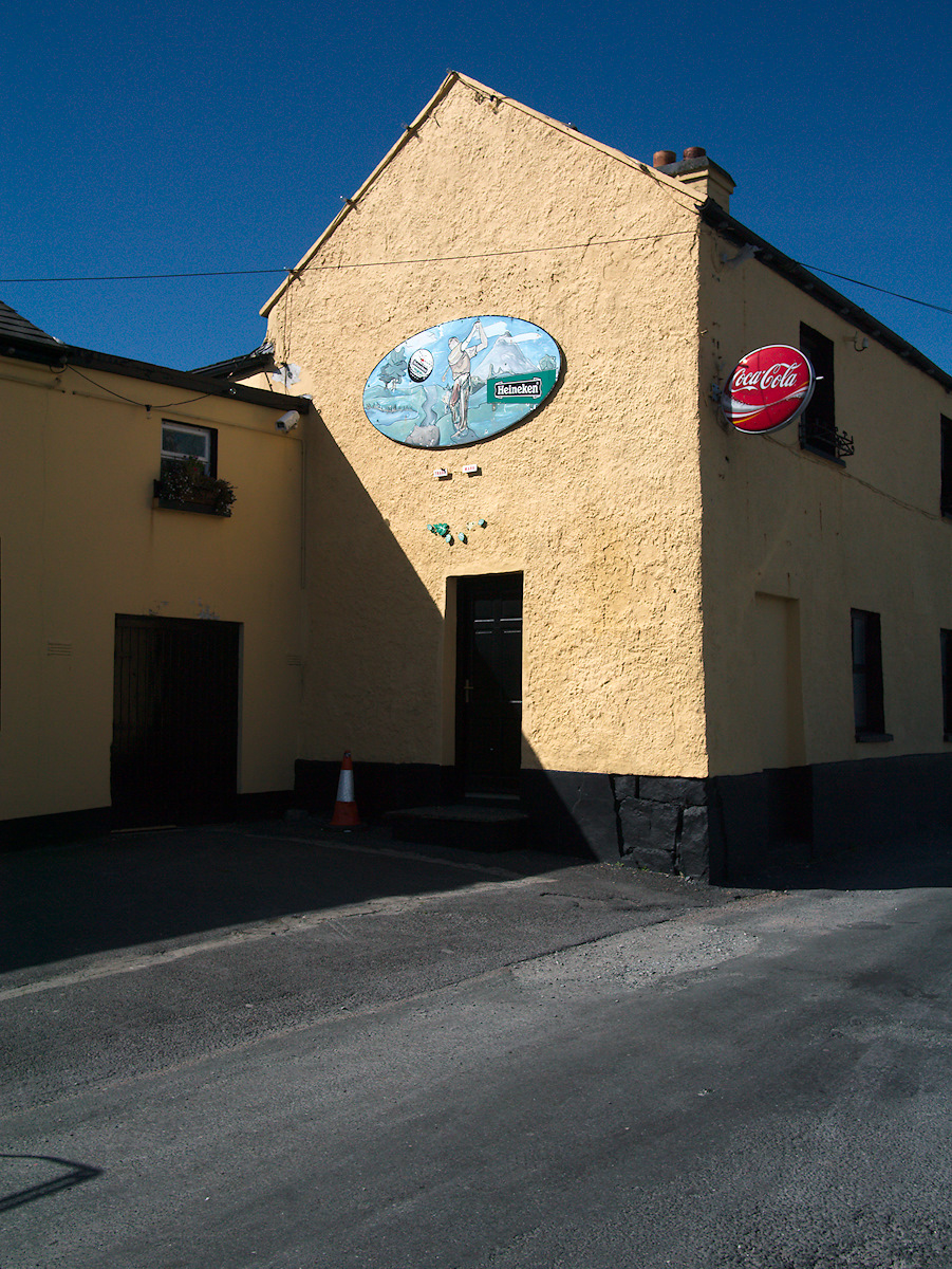 Irish Pub, Heineken Golf Ad And A Joke